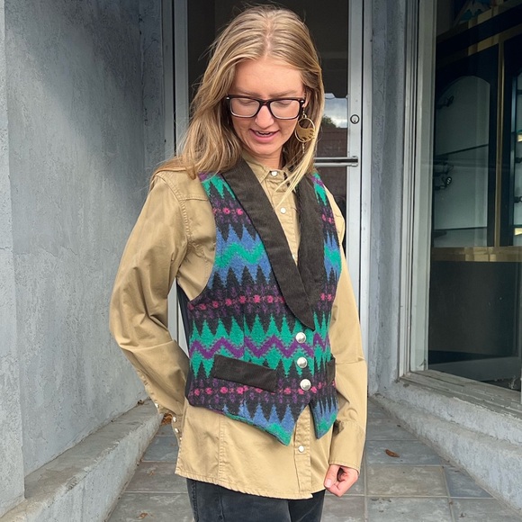 Vintage 80s Circle T Southwestern Vest M | Wool Corduroy Lapel Buffalo Buttons - Picture 5 of 10